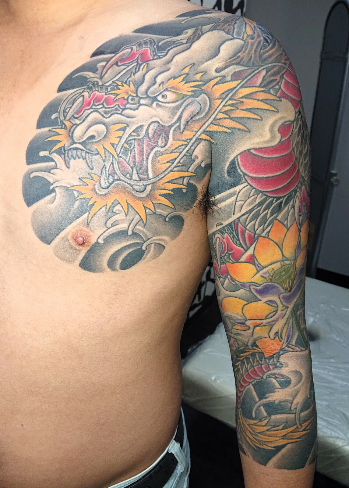 龍|胸　肩　腕　カラー　龍　dragon　ドラゴン　蓮　花