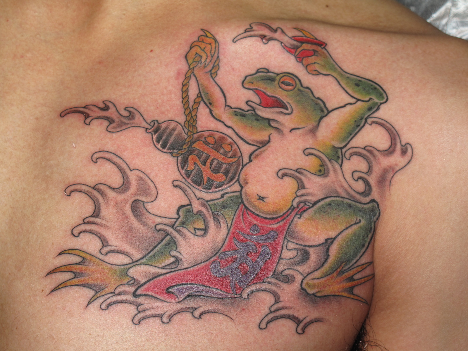 蛇　蛙|胸　肩　腕　蛙　カエル　蛇　ヘビ　