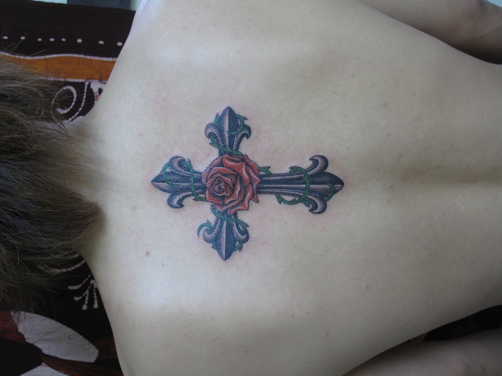 クロス　薔薇|背中　カラー　薔薇　バラ　クロス　十字架