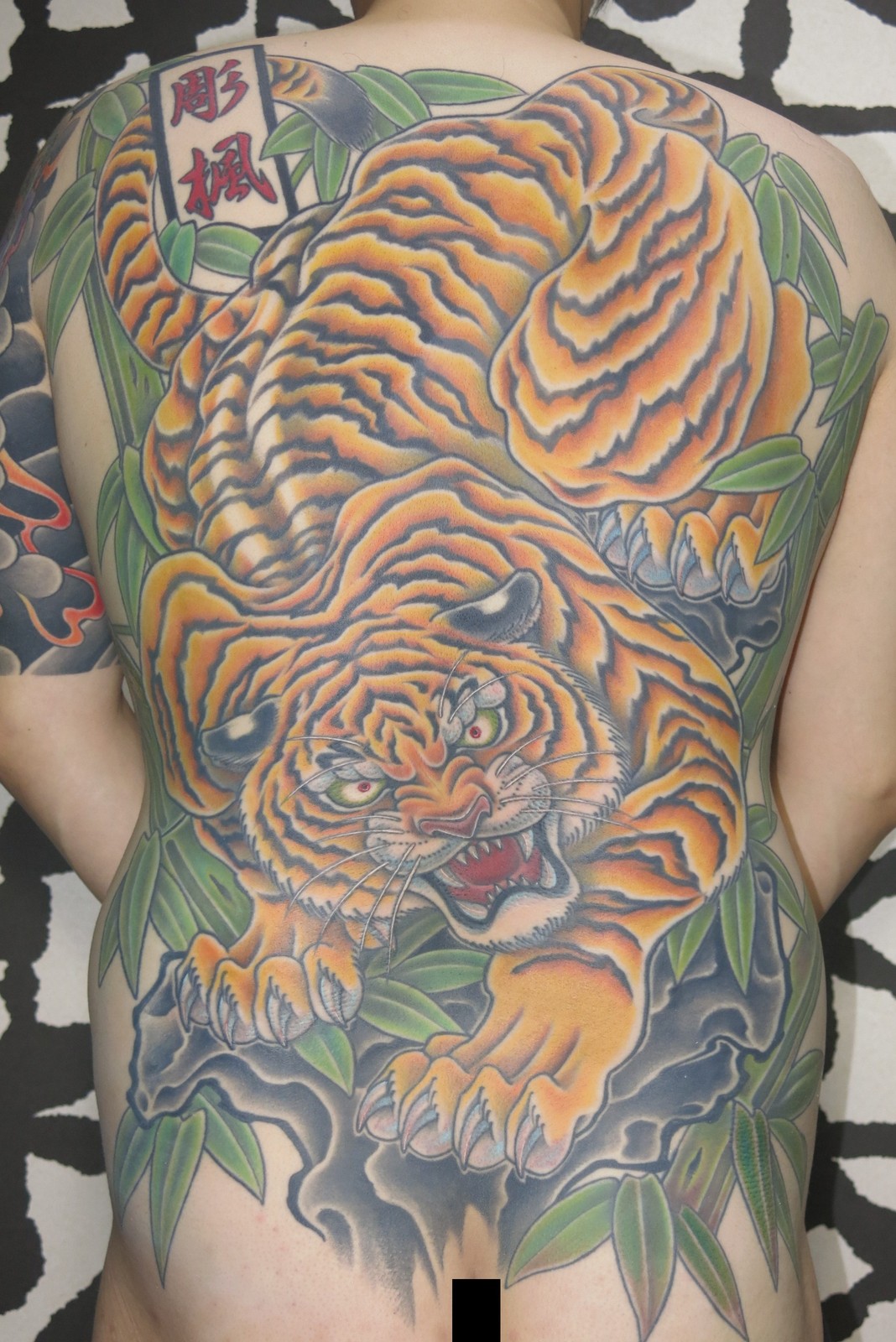 虎|背中一面　バックピース　　カラー　虎　トラ　tiger