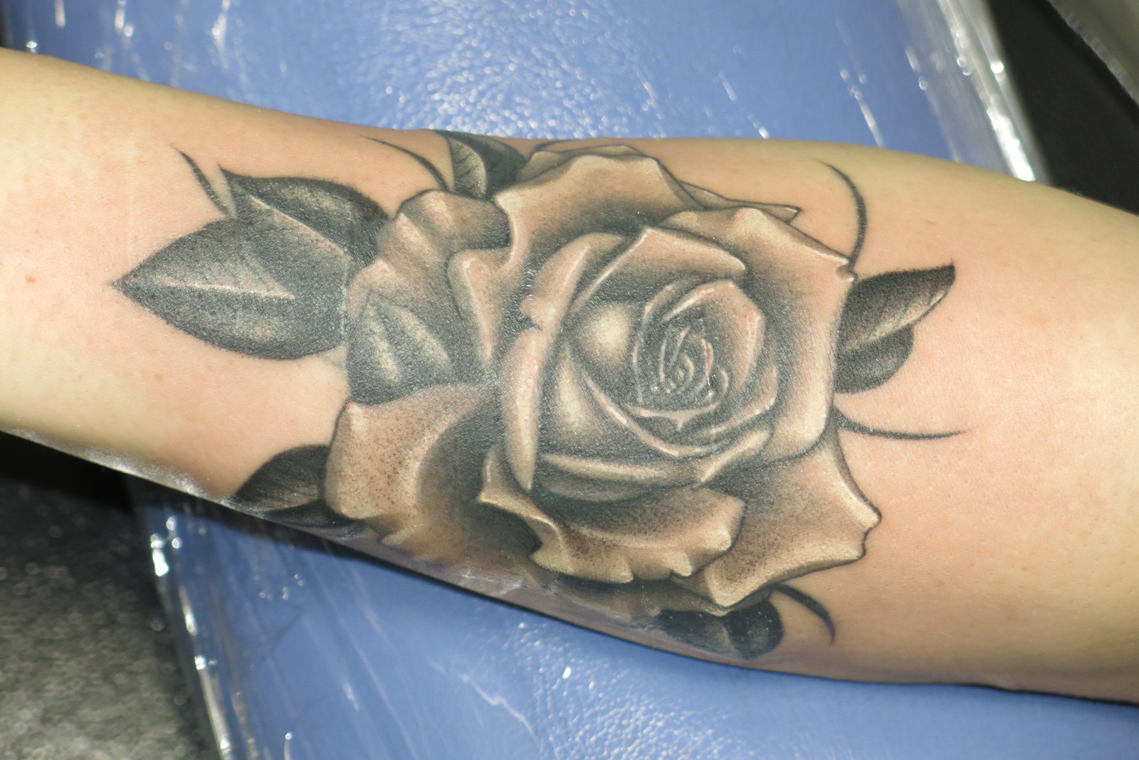 薔薇|腕　ブラックアンドグレー　ブラックアンドグレイ　薔薇　バラ　ＲＯＳＥ　rose　ローズ　リアル