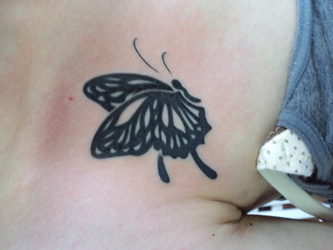 蝶々|胸　ブラックアンドグレイ　ブラックアンドグレー　ワンポイント　蝶々　バタフライ